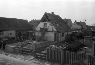 Abbruch des Wohnhauses Taubenstraße 22 in Daxlanden.
