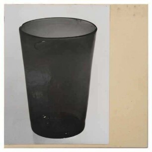 Nr. 17 Becher aus blauem Glas (Werkbundkiste Der Becher, Bildtafel)