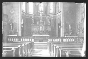 Hochaltar und Chorraum in der Kirche St. Venantius von Anselm Sickinger