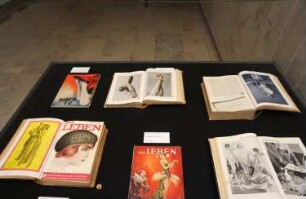 Ausstellung "Zeitgeist im Oktavformat. Illustrierte Magazine der 20er Jahre". 14.09.2013-19.11.2913. Vitrine "Das Leben"