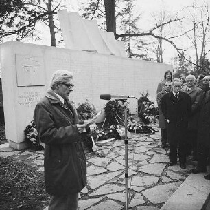 Johannisfriedhof Dresden, Einweihung einer Gedenkstätte für polnische und tschechische Staatsbürger, die in den Jahren des Faschismus in Deutschland (Dresden) ums Leben kamen
