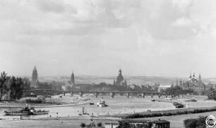 Dresden. Blick vom Waldschlößchen nach Südwesten auf die Altstadt