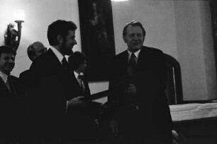 Freiburg: Kaufhaussaal, Preisverleihungen, Prof. Engler an [Walter Studhaus]