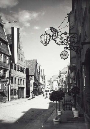 Ausleger des Hotels "Goldene Kanne" : Ansicht mit Ausleger des Hotels "Goldene Kanne" (Nr. 8)