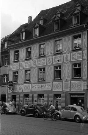Freiburg i. Br.: Neue Fassade des "Roten Bären"