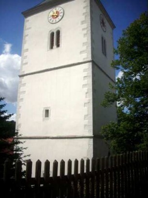 Kirchturm von Ostnordosten-im Kern Chorturm mit Turmchor der Spätromanisch-Frühgotischen Übergangsperiode-im 18 Jh überarbeitet