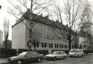 Dresden-Cotta, Steinbacher Straße 15 b/17. Wohnhaus (ehemalige Wohnsiedlung des Kleinwohnungs-Bauvereins eGmbH; 1928-1929, O. Schubert)