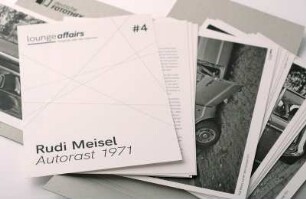 Rudi Meisel. Autorast 1971 : Begleitpublikation zur gleichnamigen Ausstellung in Form einer Archivbox mit Katalogtext und 14 Bildkarten. Hg. von Jens Bove, mit einem Text von Agnes Matthias, publish&print Verlag Dresden 2022. Geöffnete Box mit Text- und Bildkarten