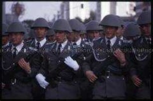 Berlin, NVA-Parade, 7. Oktober 1989
