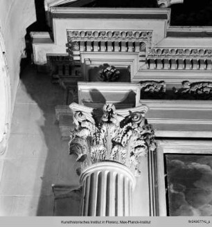 Altar der Familie Montauti : Altararchitektur