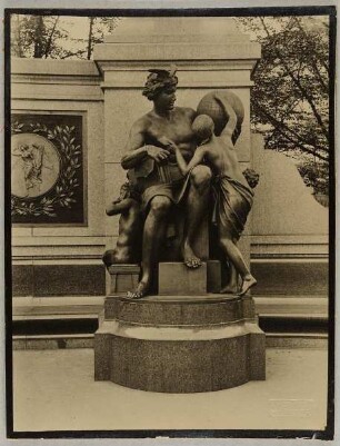 Allegorie "Weltverkehr" des Hamburger Kaiser-Wilhelm-I.-Denkmals