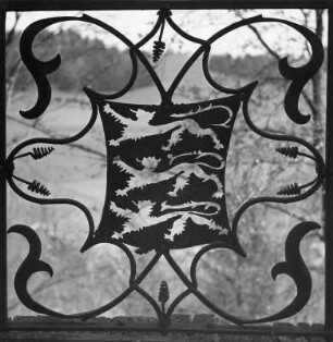 Gitter mit heraldischen Löwen der Familie Waldburg-Zeil-Hohenems : Gitter mit heraldischen Löwen der Familie Waldburg-Zeil-Hohenems. Schmiedeeisen (1601/1700). Syrgenstein (Markt Heimenkirch), Schloß, Bibliothek