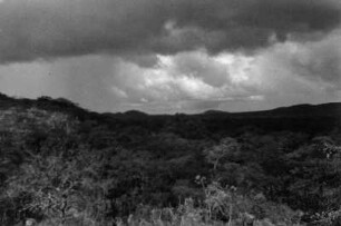 Bergkette : Blick entlang der Bergkette der Mwanza-Chawa-Berge.