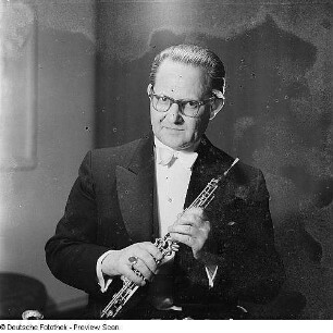 Porträt Alfred Tolksdorf mit Fagott (Musiker der Staatskapelle)