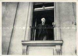Ansprache von Philipp Scheidemann im Fenster der Reichskanzlei