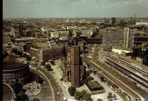Berlin; West: Auf dem Aussichtsturm des Europa-Center; Richtung Breitscheidplatz mit Gedächtniskirche