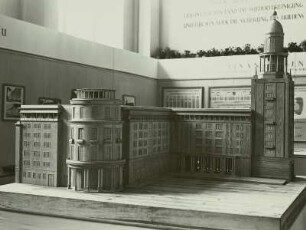 2. Gesamtdeutsche Kommunale Arbeitstagung : Modell eines Gebäudes. Dresden, August 1954. Dresden: Ausstellung "2. Gesamtdeutsche Kommunale Arbeitstagung", August 1954