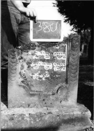 Grabstein 236 (Index: 100088177) Maße HxBxT: 60x54x11 cm: Grabstein 236