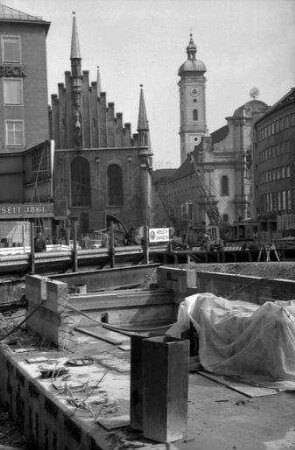 München: S-Bahnbau, Marienplatz mit Isartor [Altem Rathaus]