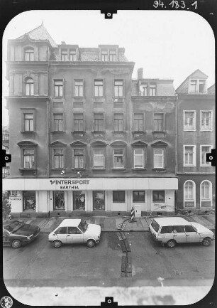 Dresden-Neustadt, Königsbrücker Straße 46. Wohnhaus mit Laden (um 1895). Straßenfront (von der Jordanstraße)