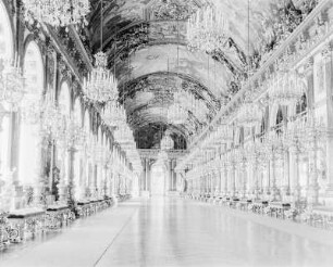 Neues Schloss Herrenchiemsee : Neues Schloß. Große Spiegelgalerie (1879)