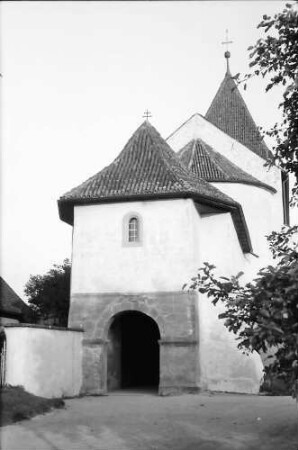 Oberzell: Portal zur Kirche