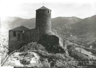 Aussig (heute Ústí nad Labem / Tschechien). Burgruine Schreckenstein (Strekov). Ansicht von Süden