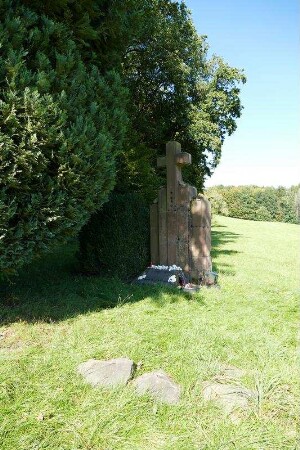 Gedenkstein; Hirzenhain, Friedhofstraße