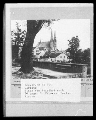 Blick vom Friedhof nach Südosten gegen St. Peter und Paulskirche