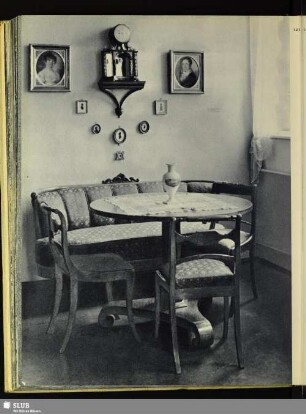 121 Stadtmuseum. Zimmer im Empirestil