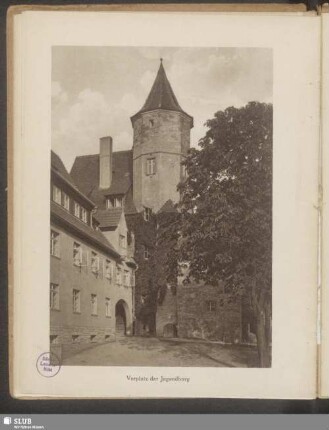 Vorplatz der Jugendburg