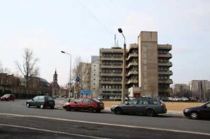Dresden. Blick vom Postplatz mit Geschäftshaus nach Südwest in die Annenstraße mit Annenkirche