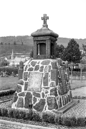 Gefallenenehrenmal (Kriegerdenkmal); Battenberg, Hinterm Garten