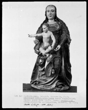 Gnadenbild: sitzende Muttergottes