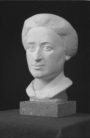 Modell zur Büste von Rosa Luxemburg : Modell zur Büste von Rosa Luxemburg. Gips (vor 1957; W. Arnold)