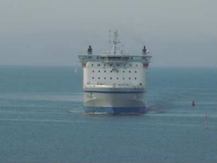 Trelleborg - Fährhafen : Das Fährschiff "Nils Dacke" der TT-Line läuft in den Hafen ein. Aufgenommen am 7. August 2010 im schwedischen Fährhafen Trelleborg