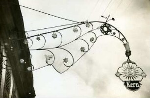 Wirtshausschild "Zur Sonne", Schmiedeeisen