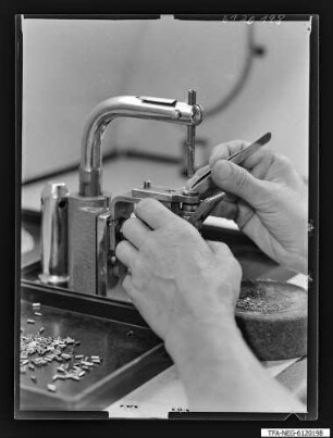 Schweißvorrichtung am Spanngitterautomat, Teilansicht 4, Foto 1961