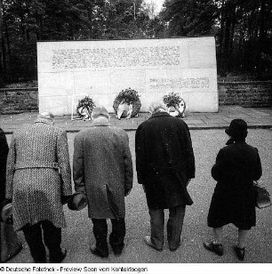 13. Februar, Kranzniederlegung Heidefriedhof
