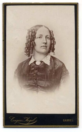 Portrait von Ruth von Baumbach