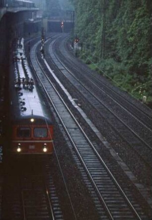 Stuttgart Hbf. Block Rosenstein Vorortgleis elTw 425 124