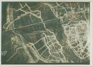 Foto gegnerischer Linien zwischen Sommepy-Tahure und Rouvroy-Ripont (Luftbild)
