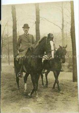 Theobald von Bethmann Hollweg bei einem Ausritt im Tiergarten