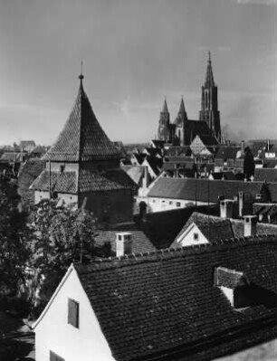 Ulm. Stadtteilansicht mit Münster Unserer Lieben Frau von Nordosten