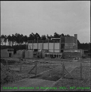 Außenansicht des Gebäudekomplexes der Entaktivierung (flüssig), von Westen