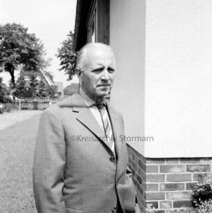Wrage, Wilhelm: geboren 27. Januar 1898, gestorben 11. Oktober 1989: Lehrer, von 1949 bis 1960 Schulleiter in Siek; Heimatforscher