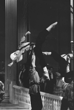 Szenenbilder aus "Eugen Onegin", Oper von Peter Tschaikowski. Deutsche Staatsoper Berlin, Generalprobe (?) 26.02.1975 (Premiere 27.02.1975)