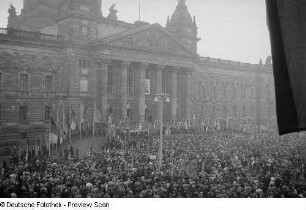 Demonstration auf dem Dimitroffplatz wider das Verbotsverfahren gegen die Kommunistische Partei Deutschlands in der Bundesrepublik Deutschland