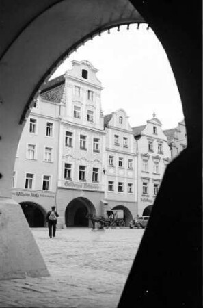 Hirschberg: Ausblick aus Laubengang auf Marktplatz