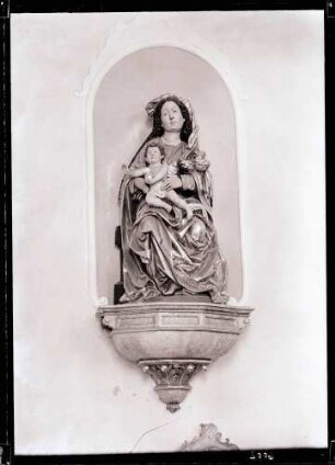 Pfarrkirche; Madonna im Chor